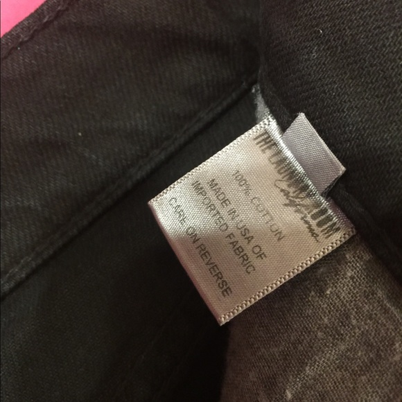 Short shorts - Picture 5 of 5